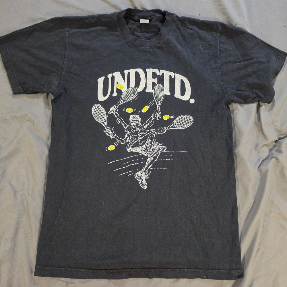 Undefeated Mens Tennis Graphic T-Shirt Black Short Sleeve Crew Neck Medium